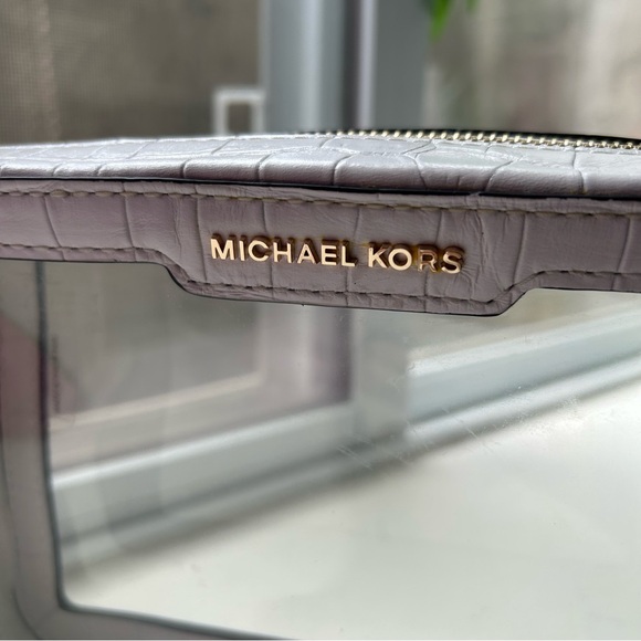 Michael Kors Ginny Clear/ Off-White Crossbody Bag with Gold Accents - Picture 3 of 8